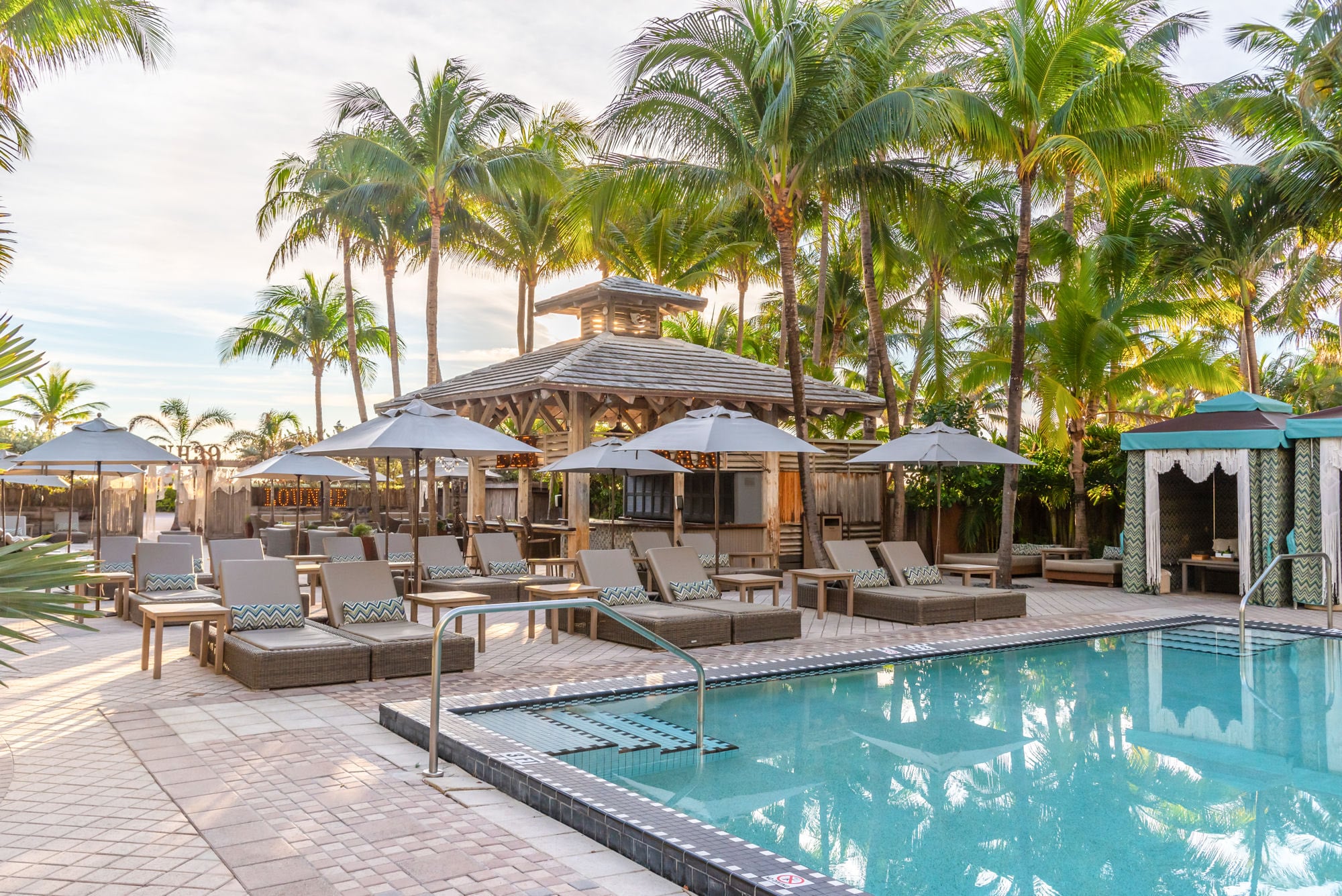 Pool and tiki bar at National Hotel Miami Beach